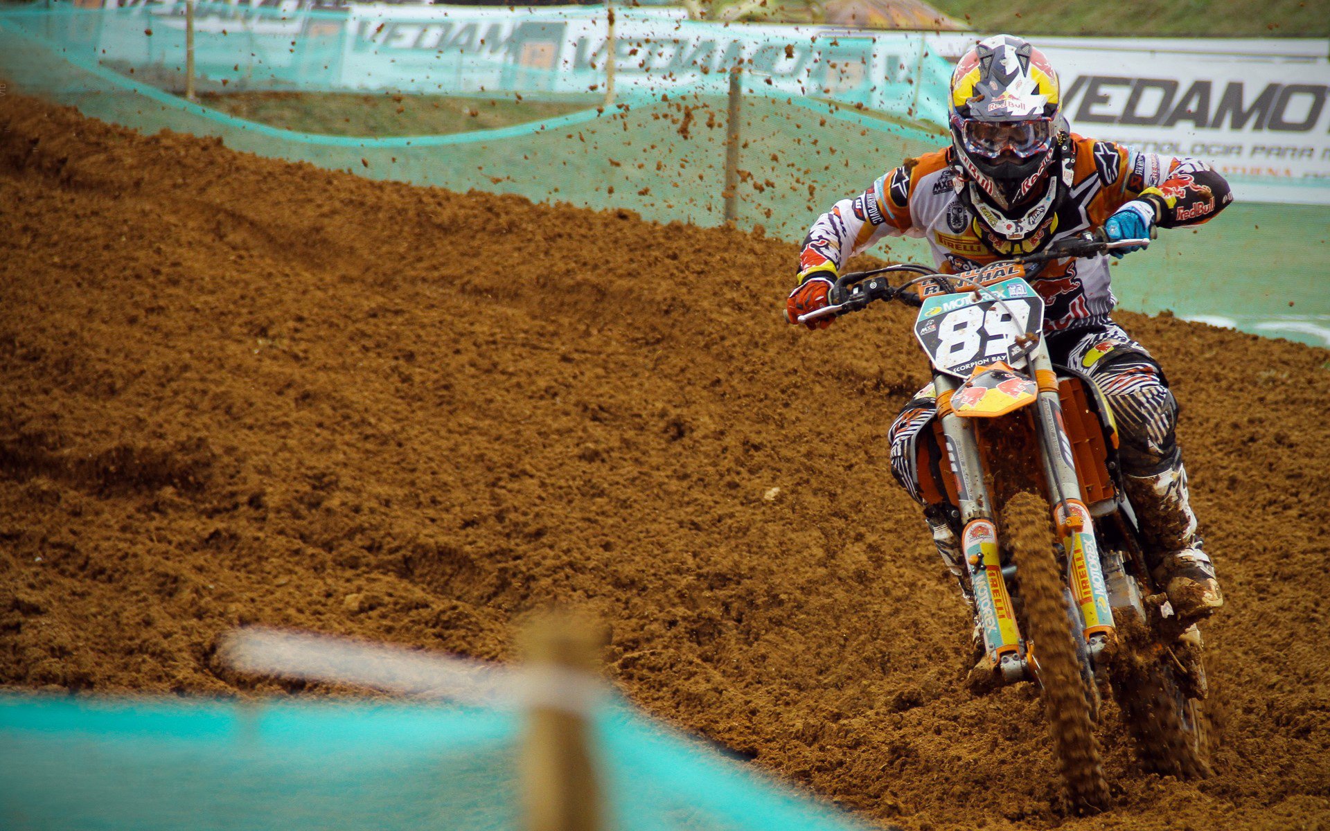 开云官方平台-北欧雷神降临绿茵场，托尔·波尔一己之力撕裂日本防线，英格兰奏响争冠最强音